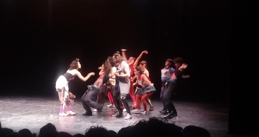 Alumnos en artes se gradúan al montar obra de Shakespeare